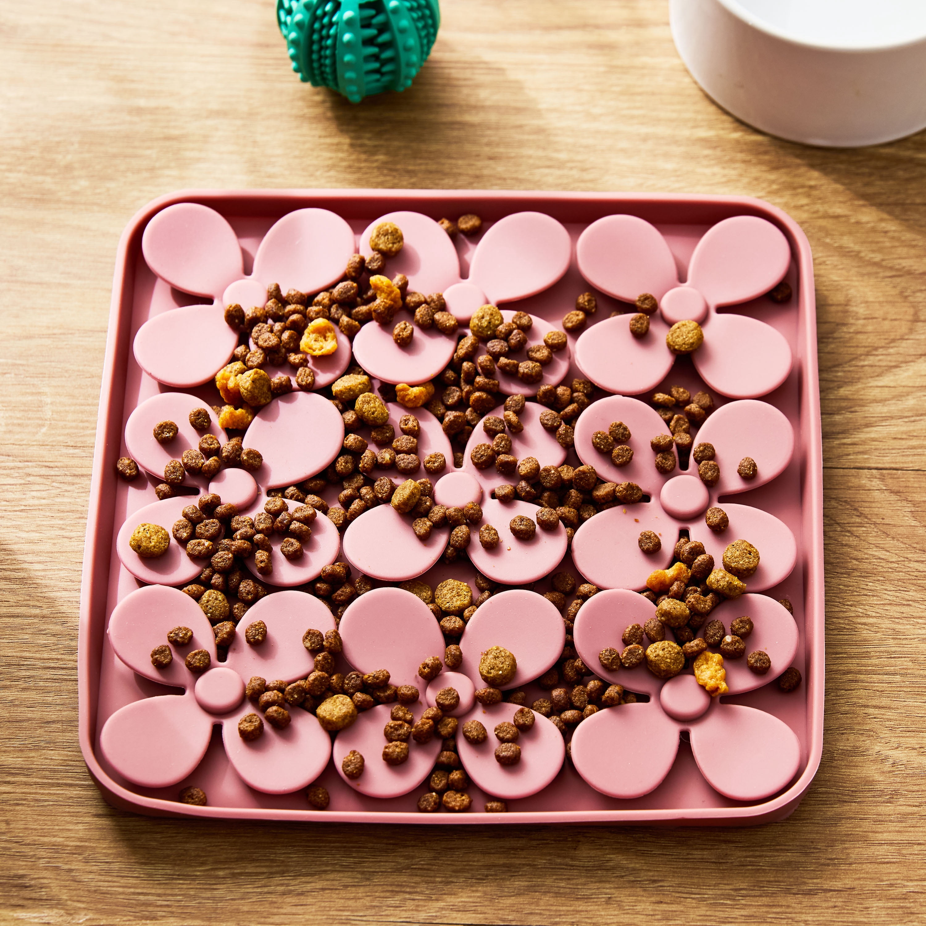Vibrant Life Silicone Shamrock Snuffle Mat, Rose, 8" x 8"