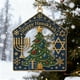 thumbnail image 4 of Adorno navideño interreligioso para Hanukkah | Decoración navideña con menorá y estrella de David | Recuerdo de metal esmaltado para celebraciones interculturales, 4 of 4