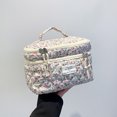 thumbnail image 3 of Bolso Mano Maquillaje Acolchada Gran Capacidad para Mujeres Y Niñas, 3 of 9