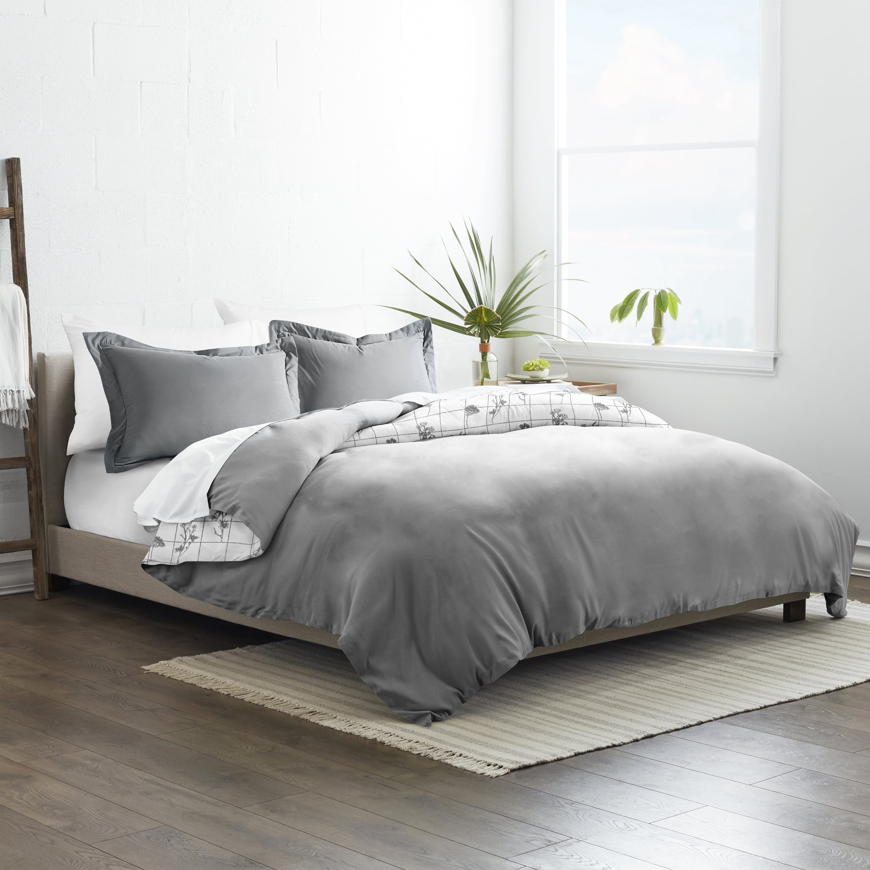 Noble Linens Gray Reversible Flower Field Print 3-Piece Duvet Cover Set, King/CalKing