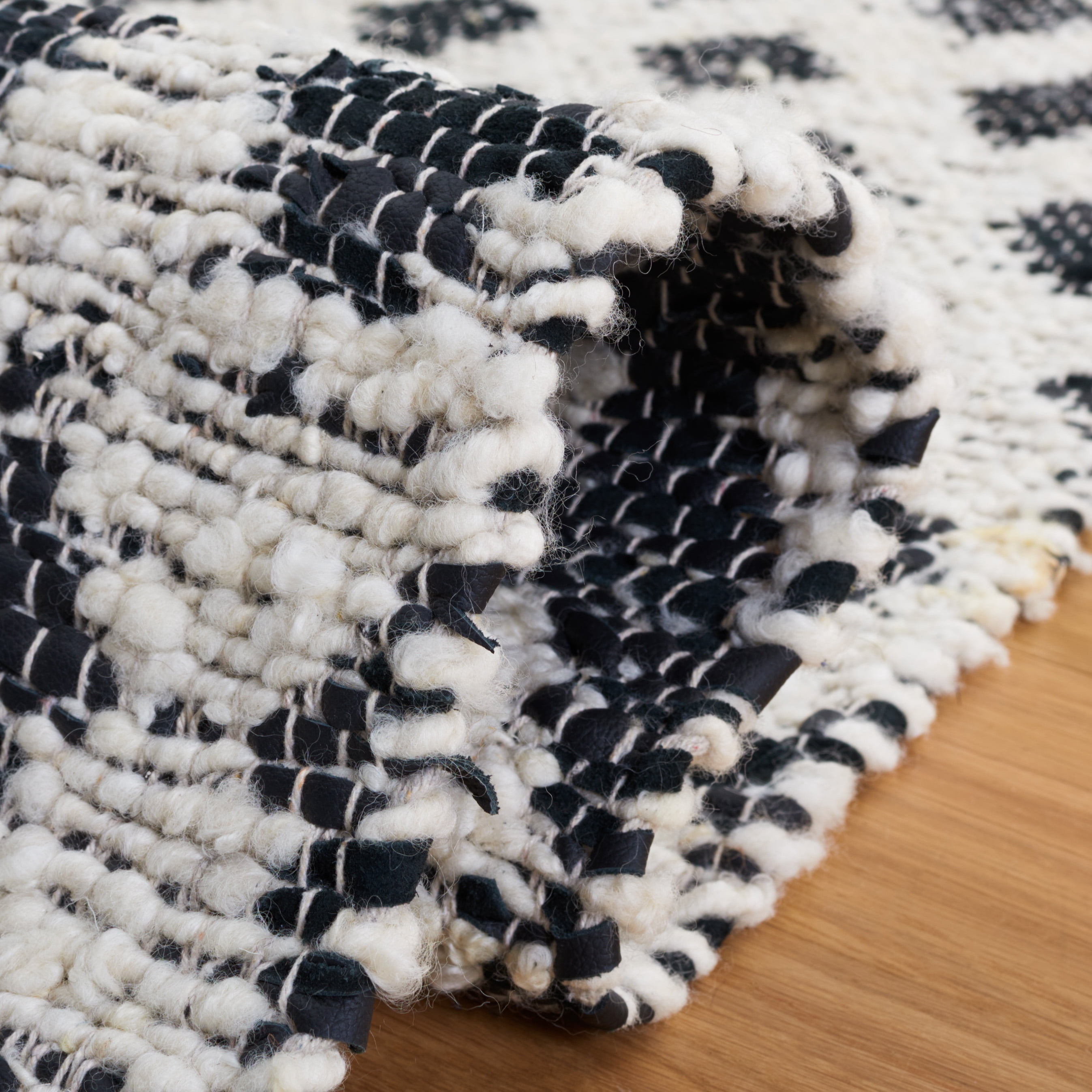 SAFAVIEH Natura Duncan Diamond Area Rug, Beige/Black, 3' x 5'