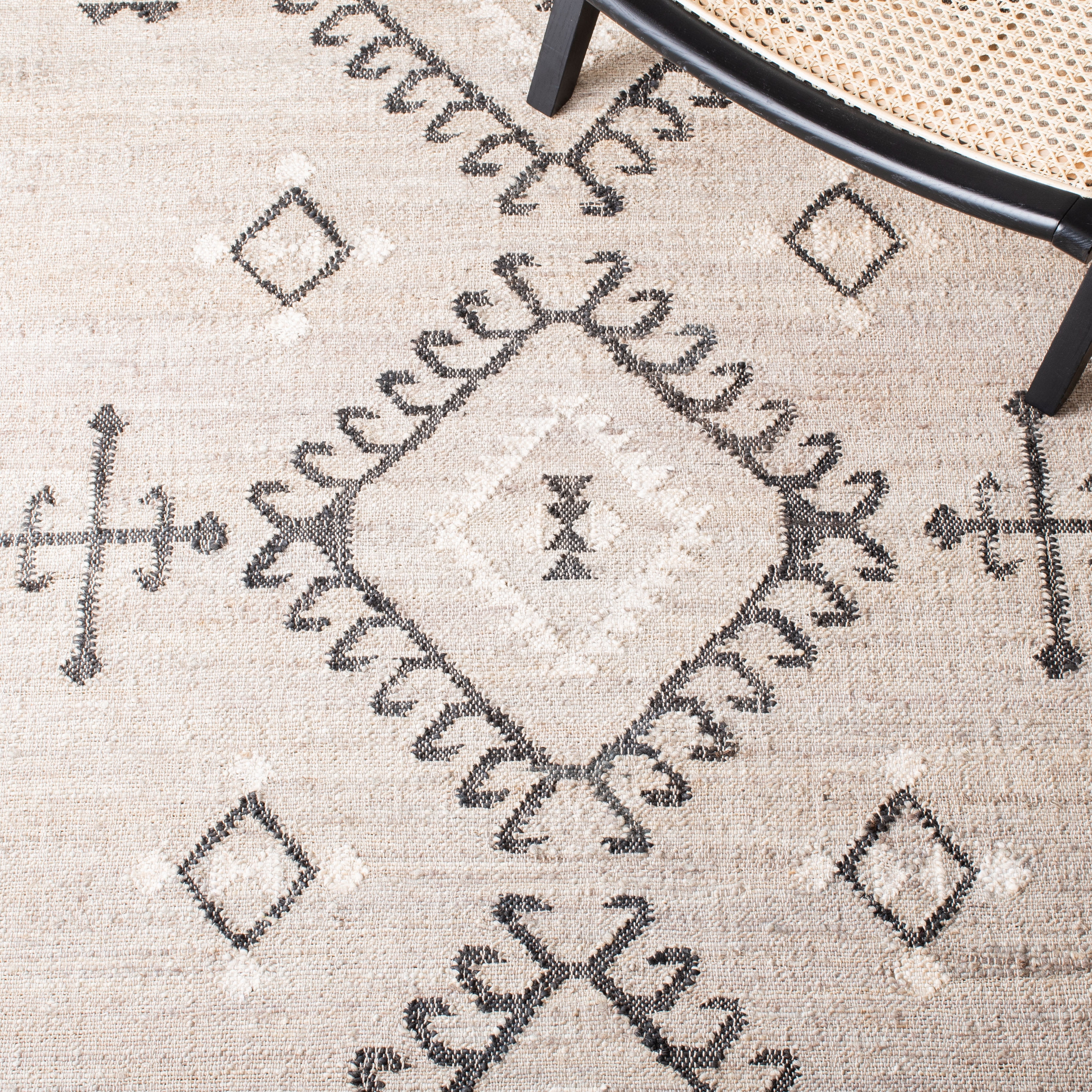 Safavieh Kilim Lisette Tribal Runner Rug, Gray/Black, 2'3" x 11'