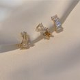 thumbnail image 4 of Pendientes de clip de hueso de oreja de metal con perla de circonita retro para mujer, pendientes de botón sin perforaciones personalizados, sencillos y a juego de Corea del Sur, 4 of 6