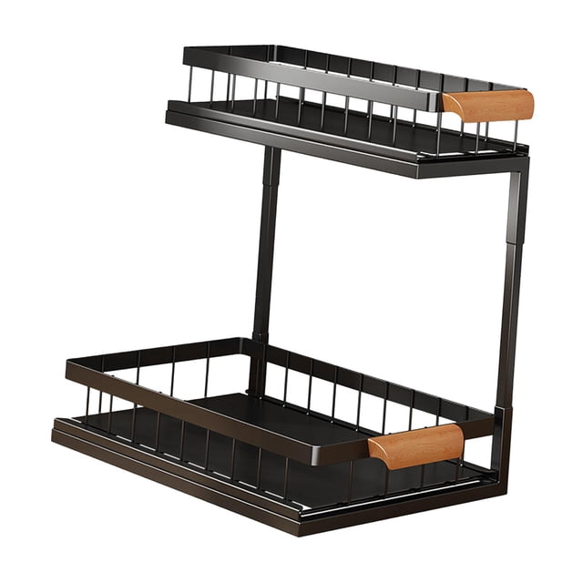 organizador para debajo del fregadero de cocina, cajón organizador de cesta de armario deslizante de 2 niveles, organizador de armario de cocina negro, vista 3/4 frontal con estructura de acero al carbono y dos bandejas tipo canasta apiladas, bases planas, barandas abiertas y asas decorativas color madera; medidas totales 36.5 x 27 x 37 cm. Ideal para almacenar limpiadores, recipientes y artículos de despensa; también suele usarse para organizar productos de baño.
