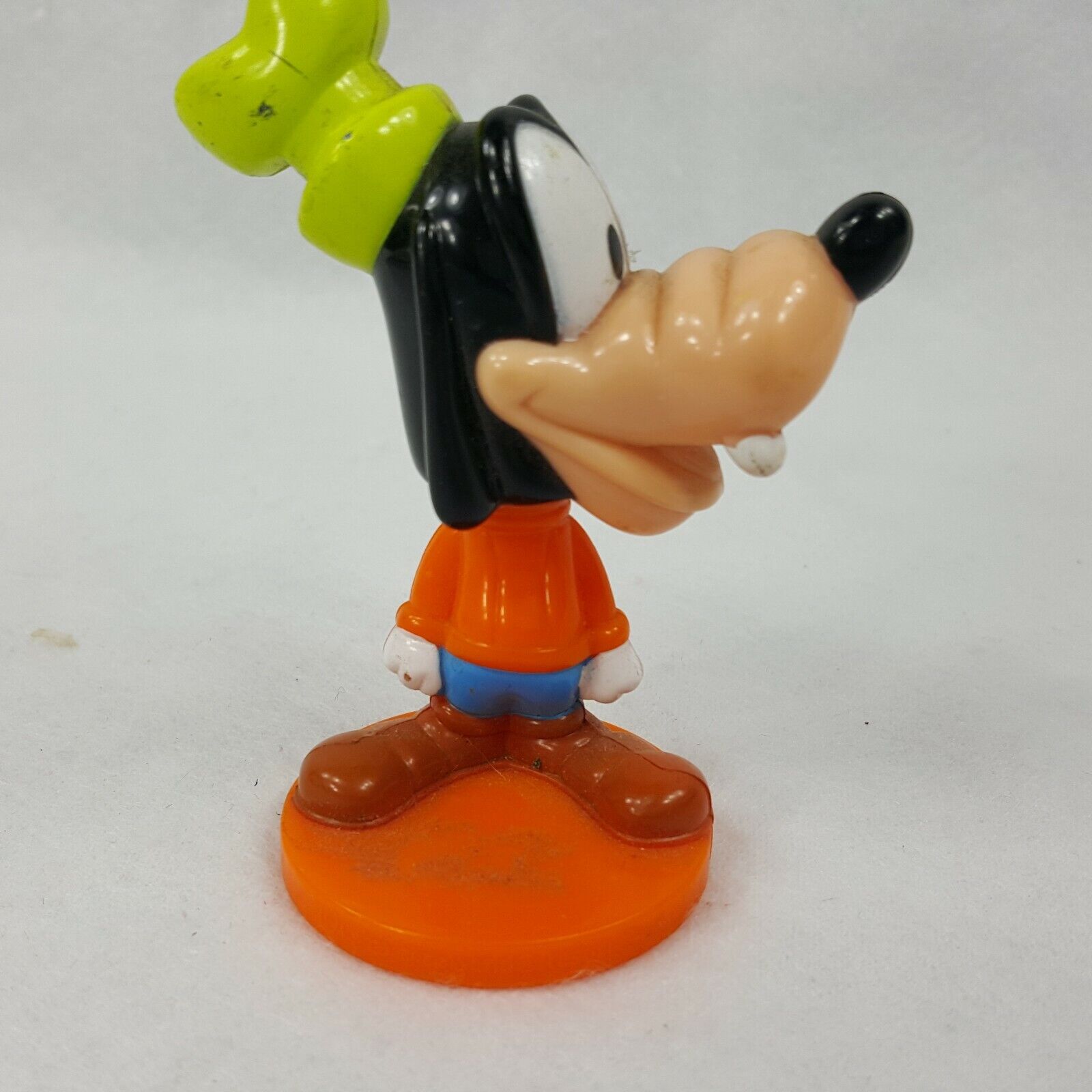 Walt Disney Goofy Plastic Figurine Toy with Green Hat, Head Turns Kgfw9
