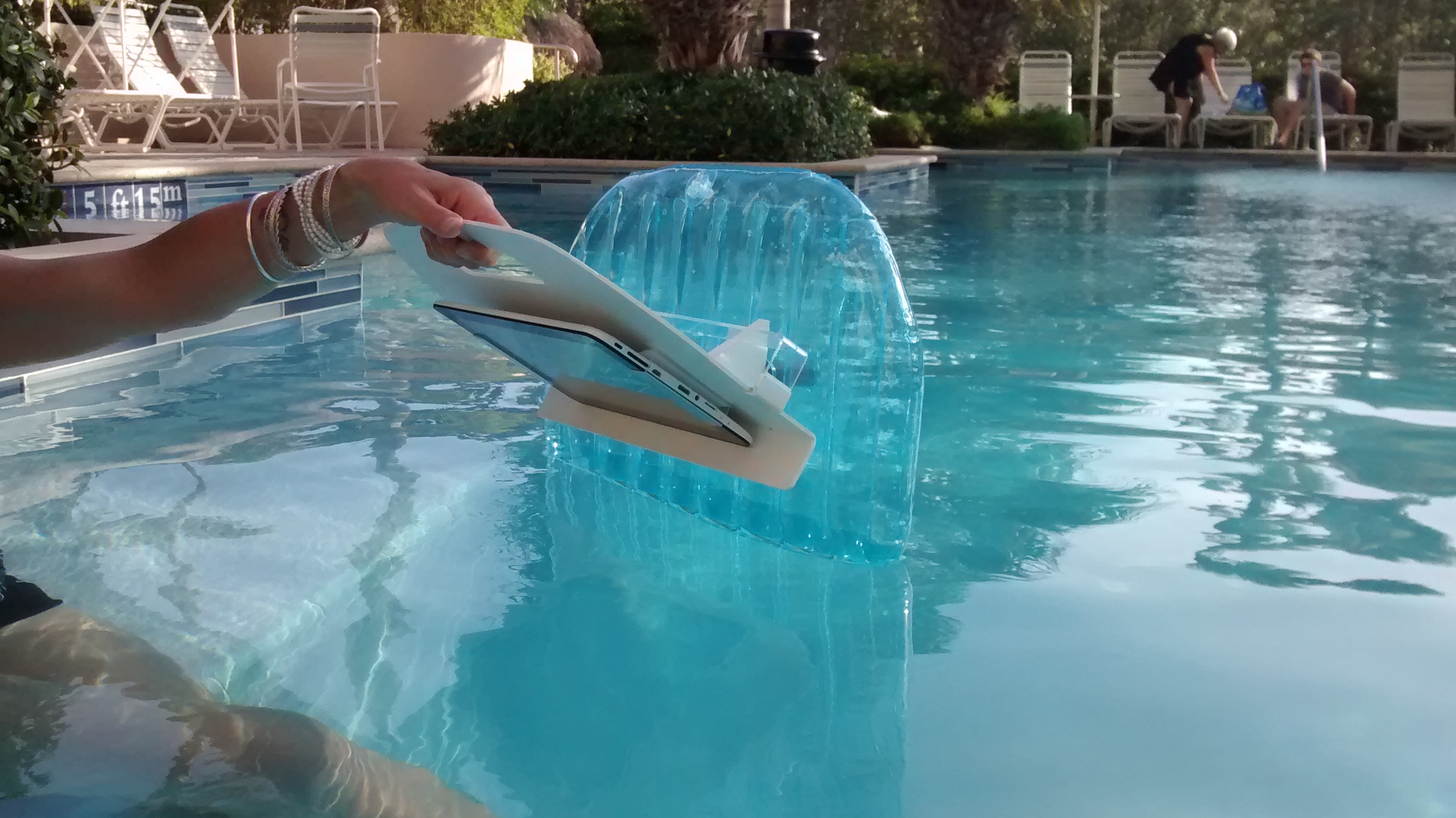 AquaReader Floating Book and Tablet Caddy with Retainers, Clear