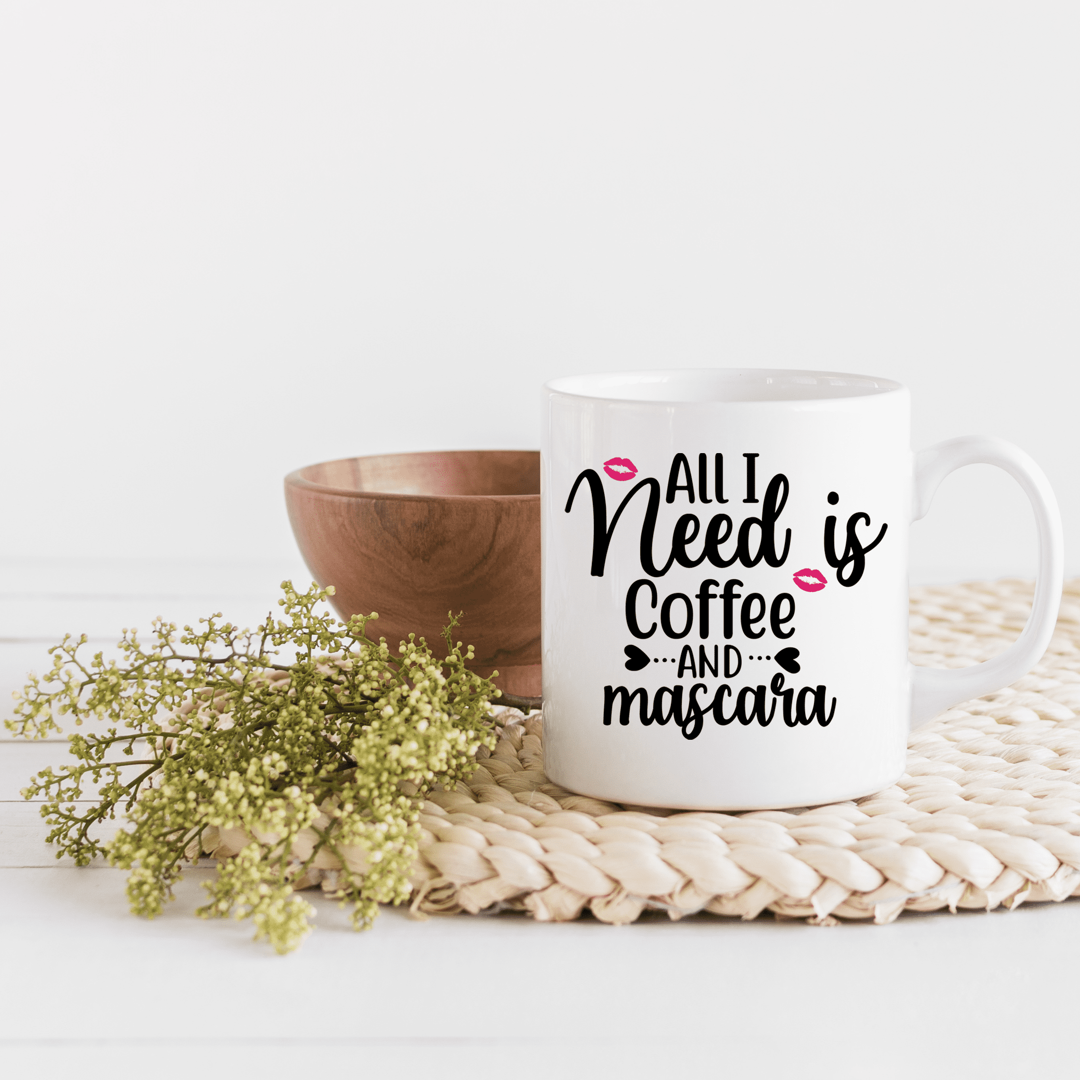 All I Need Is Coffee and Mascara Quote with Lips and Hearts Design - Beauty  Themed Merch for Makeup Artist or Cosmetologist, Gift for Makeup Lovers &  Beauticians, White Mug 11oz -