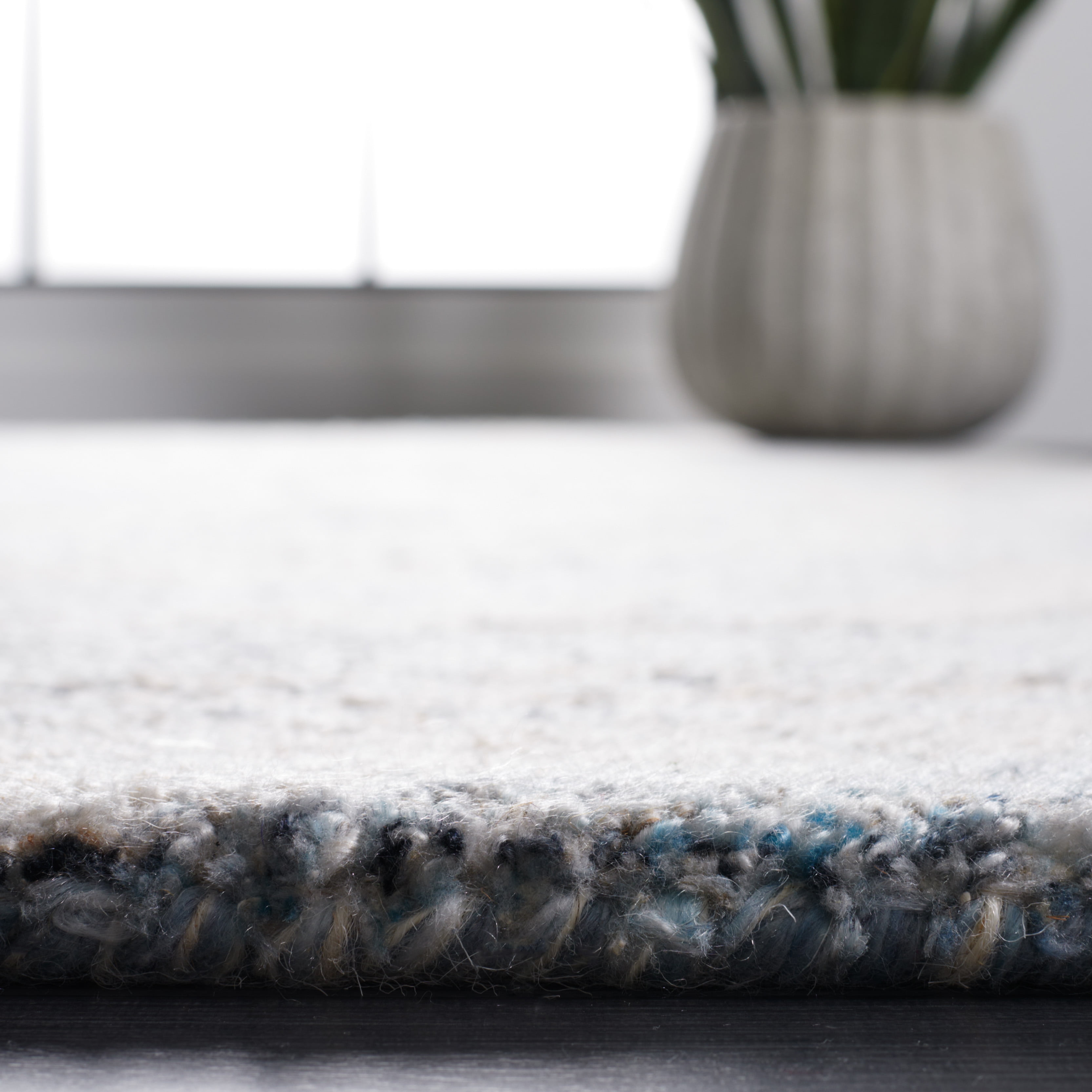 SAFAVIEH Abstract Kebo Distrssed Area Rug, Beige/Blue, 6' x 6' Round