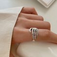 thumbnail image 1 of Anillo de calavera hecho a mano Hip Hop Anillo de calavera de cinco garras Anillo de palma gótica Serie oscura Anillo de cóctel de Halloween Regalos de Navidad para mujeres y niñas (plata antigua) JAMW Sencillez, 1 of 5