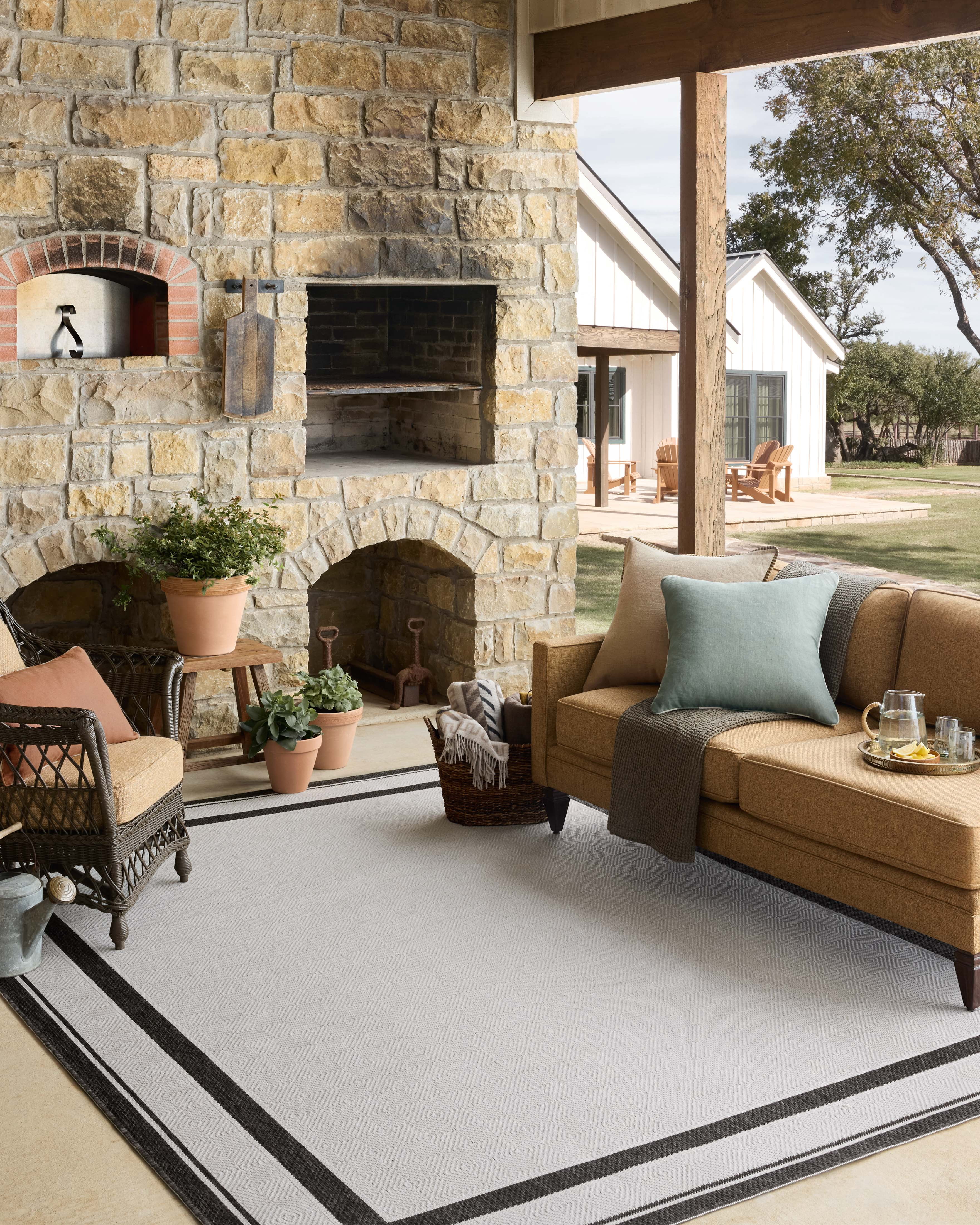 Indoor Outdoor Rug 7x9, Reversible, Loloi Easton Onyx / Ivory (6'7" x 9'4")