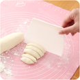 thumbnail image 3 of Cortador de masa de pizza con raspador de pastel grande de 3 piezas, blanco. Afortunado Sencillez, 3 of 4