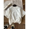 thumbnail image 2 of Camiseta blanca de manga corta con estampado de letras sencillas e informal para chica joven, mezcla de algodón, ideal para verano., 2 of 5