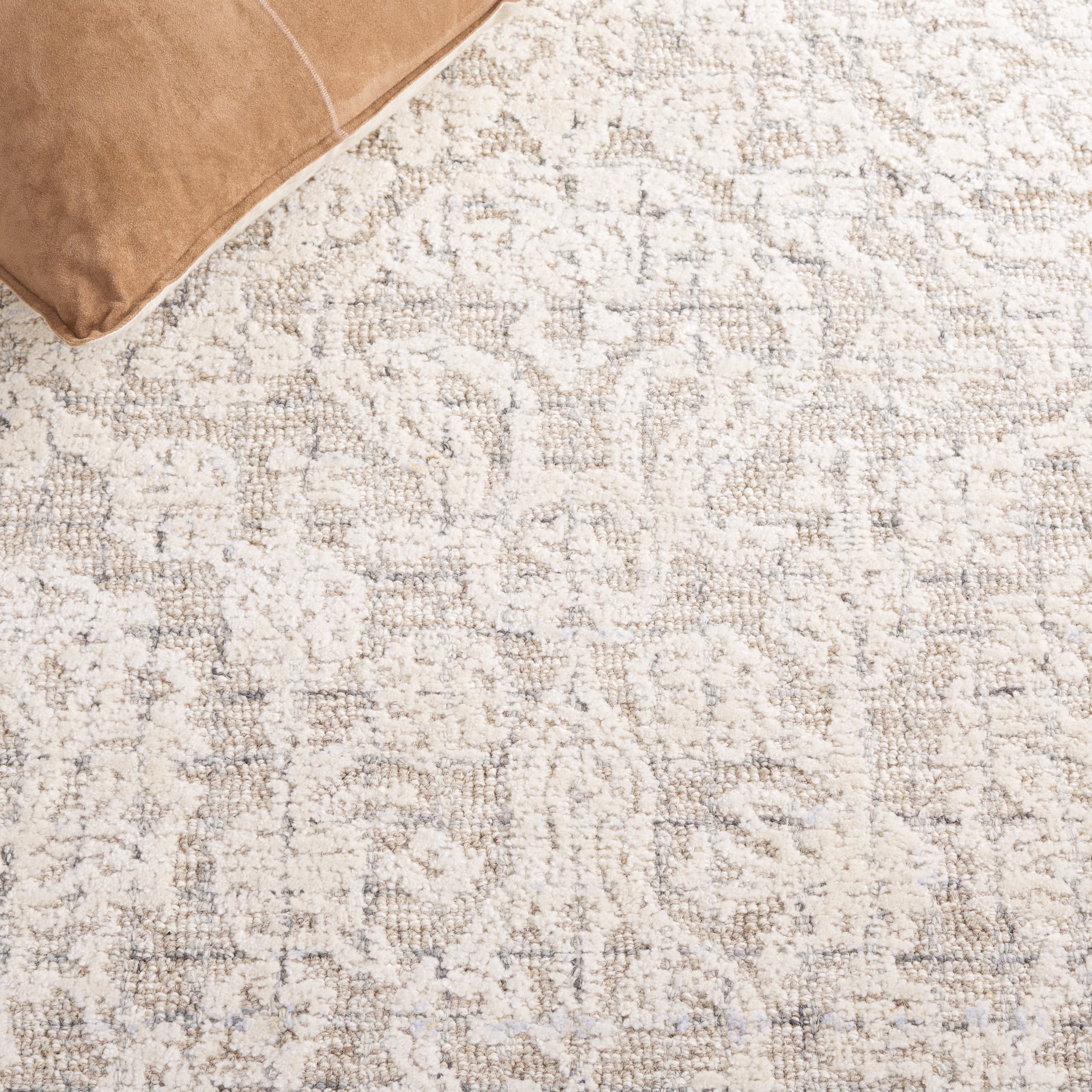 SAFAVIEH Metro Aideen Distressed Runner Rug, Beige/Ivory, 2'3" x 9'