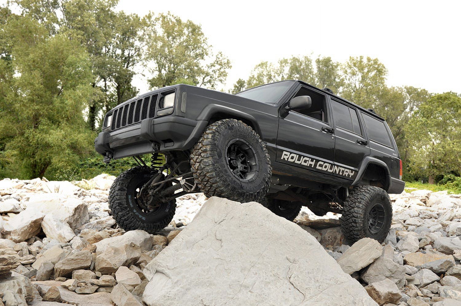 Rough Country 4.5" Lift Kit w/M1 Shocks for 1984-2001 Jeep Cherokee XJ - 68640
