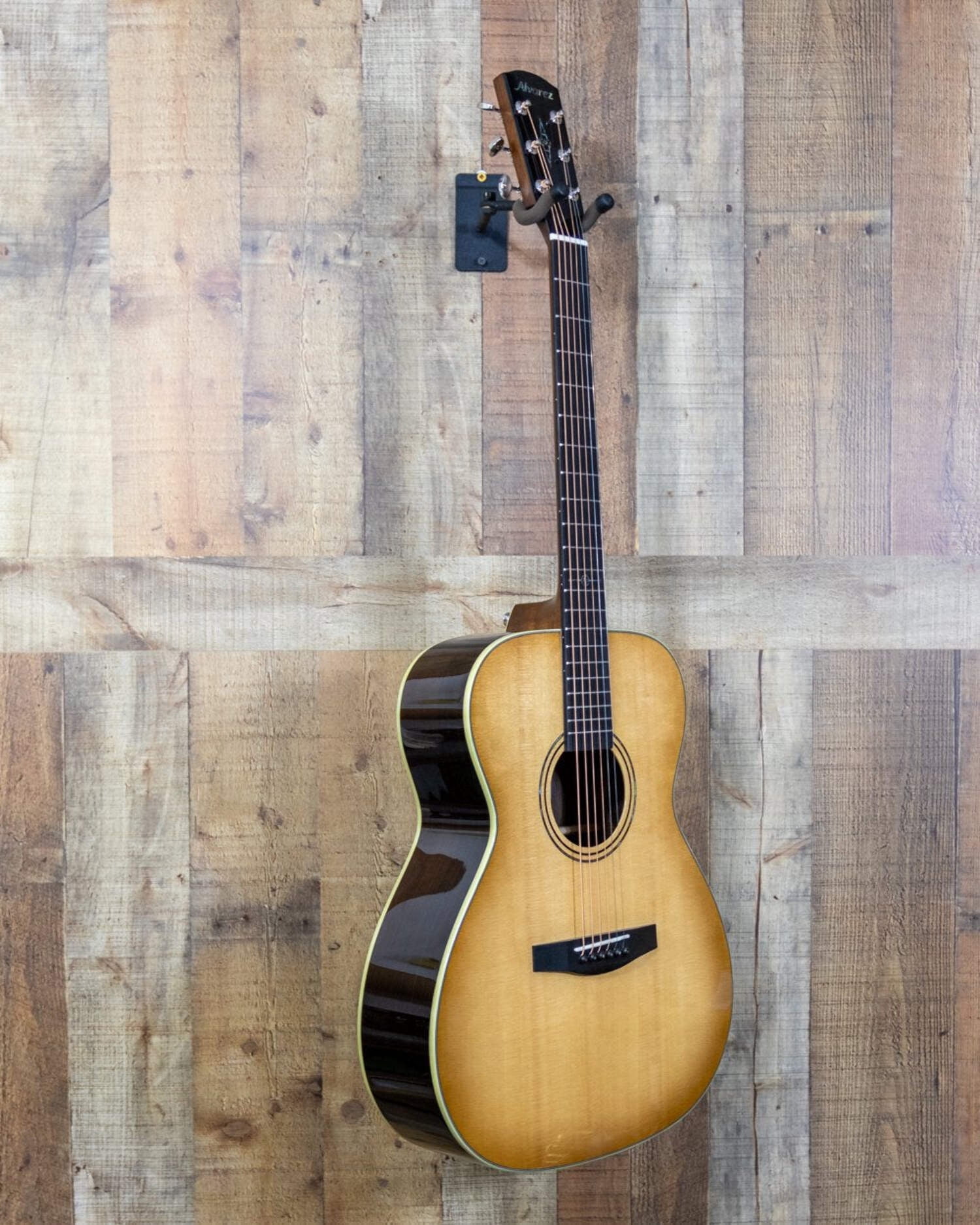 Alvarez LF70e Laureate Series Folk-OM Acoustic-Electric Guitar Daybreak