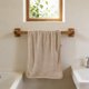 thumbnail image 5 of Toalla extragrande para baño, fabricada con fibras puras, más grande y ligera, de secado rápido, supersuave y absorbente., 5 of 6