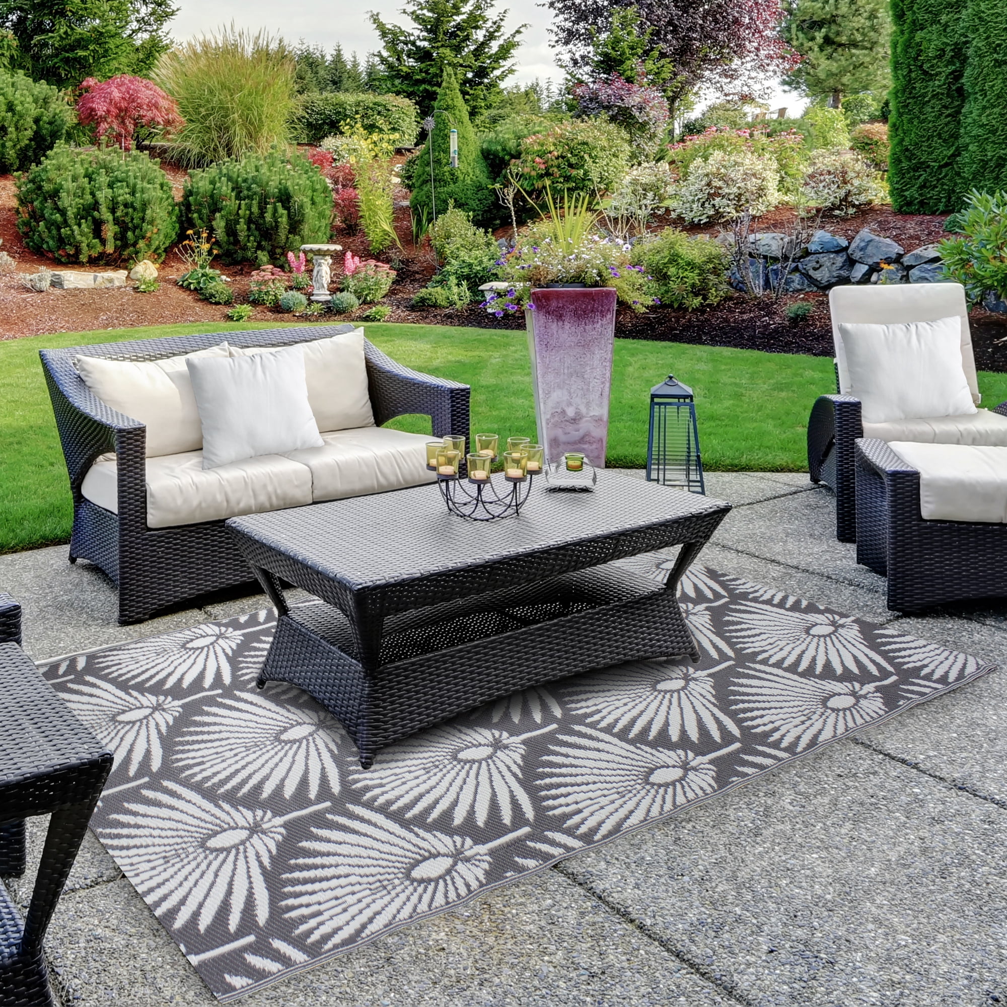 Northlight 4' x 6' Gray and White Fan Leaf Rectangular Outdoor Area Rug