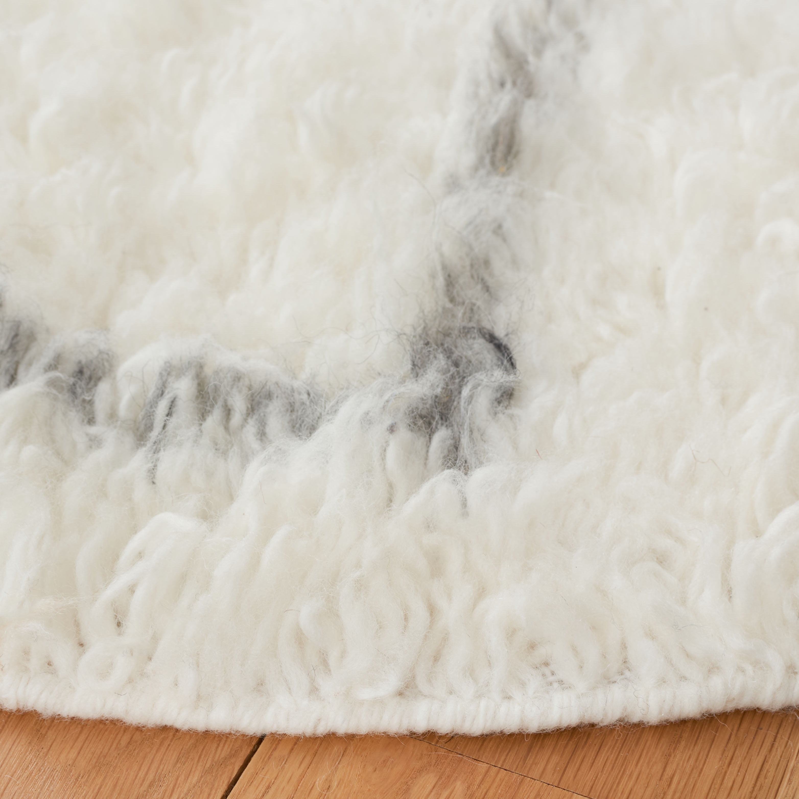 SAFAVIEH Kenya Marnie Diamond Area Rug, Ivory/Gray, 6' x 6' Round