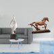 thumbnail image 2 of Estatua de arte abstracto, escultura moderna de caballo en resina, figura coleccionable, adorno animal en miniatura con líneas suaves y detalles reali, 2 of 8