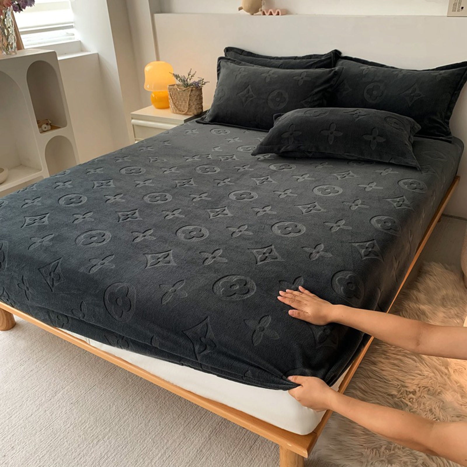 Winter Mattress Milk Velvet Thickened Padded Protective Cover Jacquard Hypoallergenic Breathable