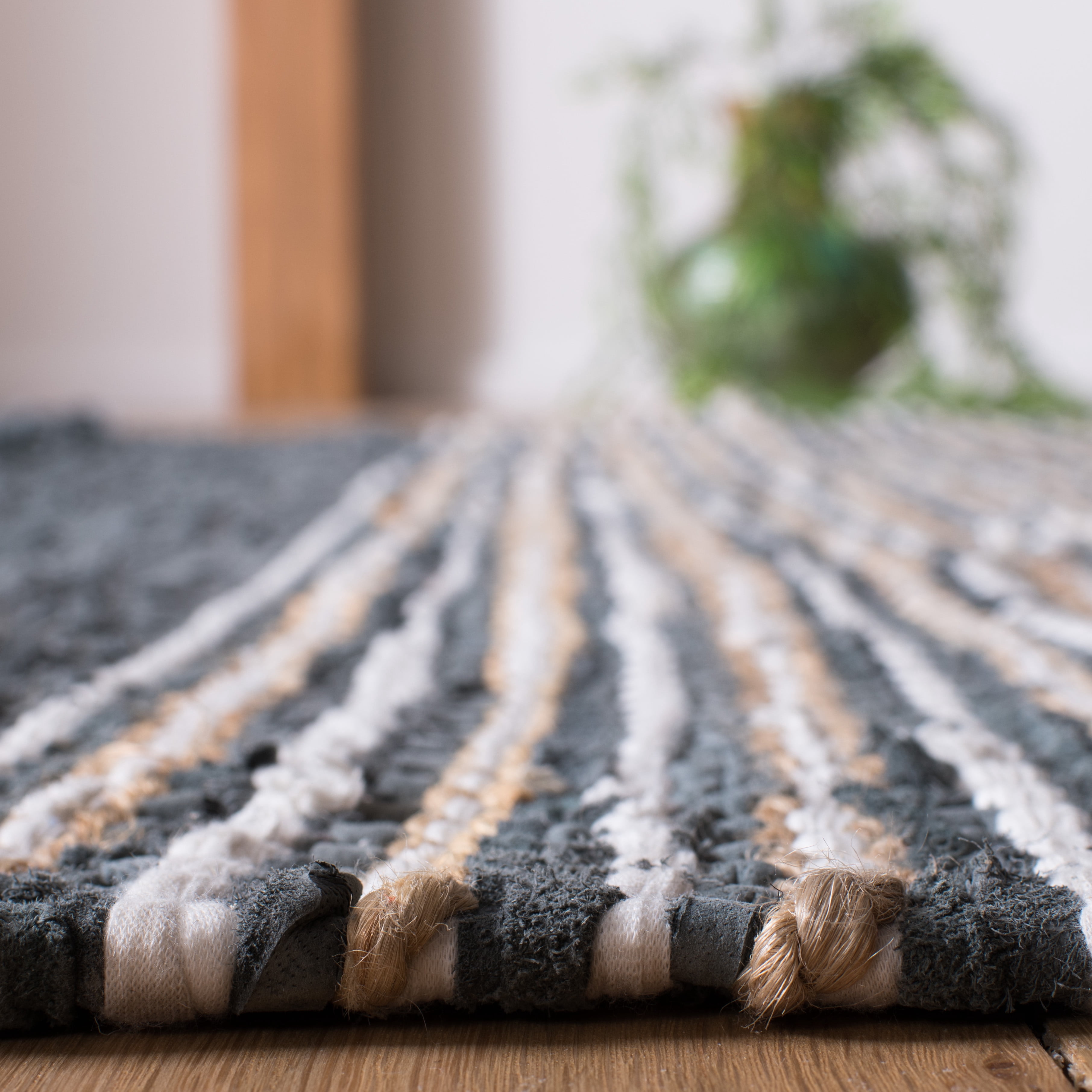 SAFAVIEH Vintage Leather Aaron Striped Area Rug, Dark Grey/Multi, 5' x 8'