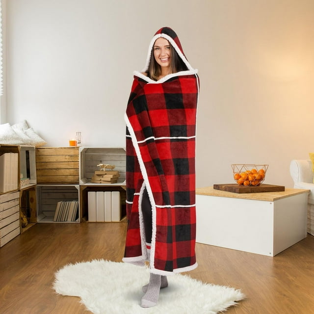 Safdie & Co. Couverture Jeté à Capuche Hoodzy Ultra Doux en Flanelle avec Endos en Sherpa Carreaux Buffalo Rouges