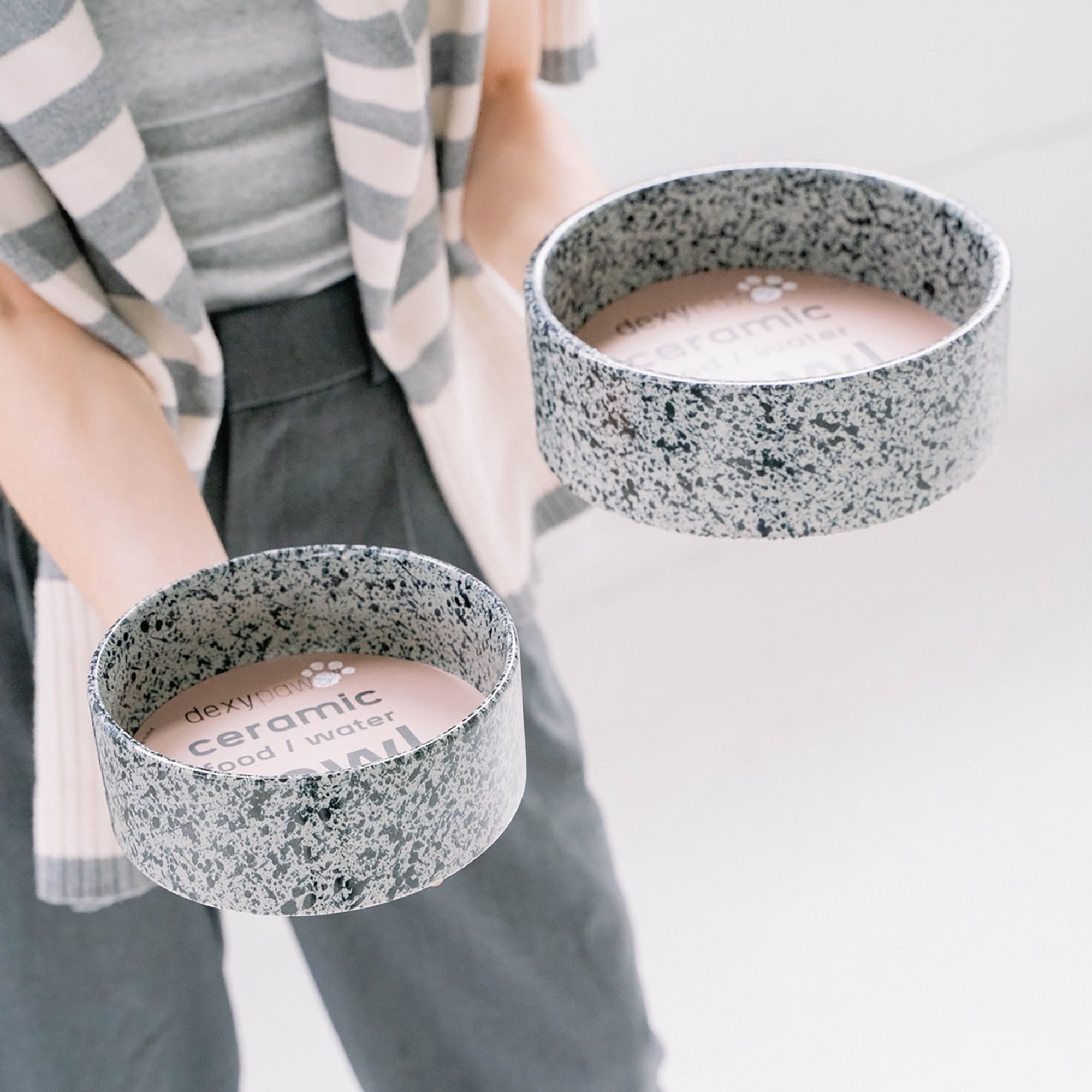 Dexypaws: Ceramic Dog Bowl: Salt & Pepper - 26oz - Pet Feeding Dish, Meals Food & Water, Dishwasher Safe, Non-Toxic, Non-Tip Design, Stylish Paw Print