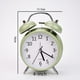 thumbnail image 2 of Reloj despertador retro con campana súper ruidosa, reloj despertador electrónico silencioso para niños, reloj de cuarzo luminoso sencillo para sala de estar, dormitorio y estudiantes, 2 of 5