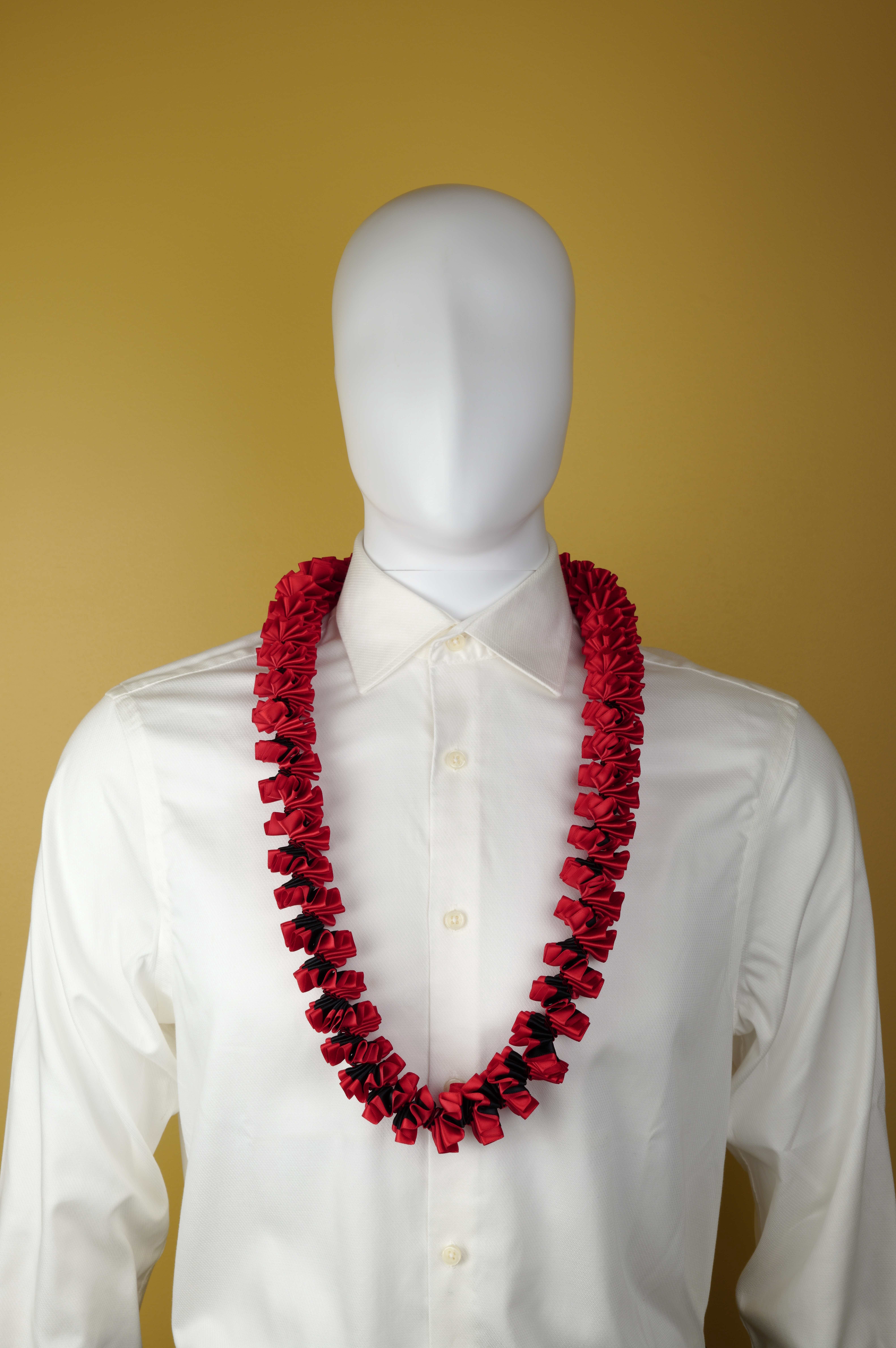 Maxport Corporation Ribbon Lei Black/red