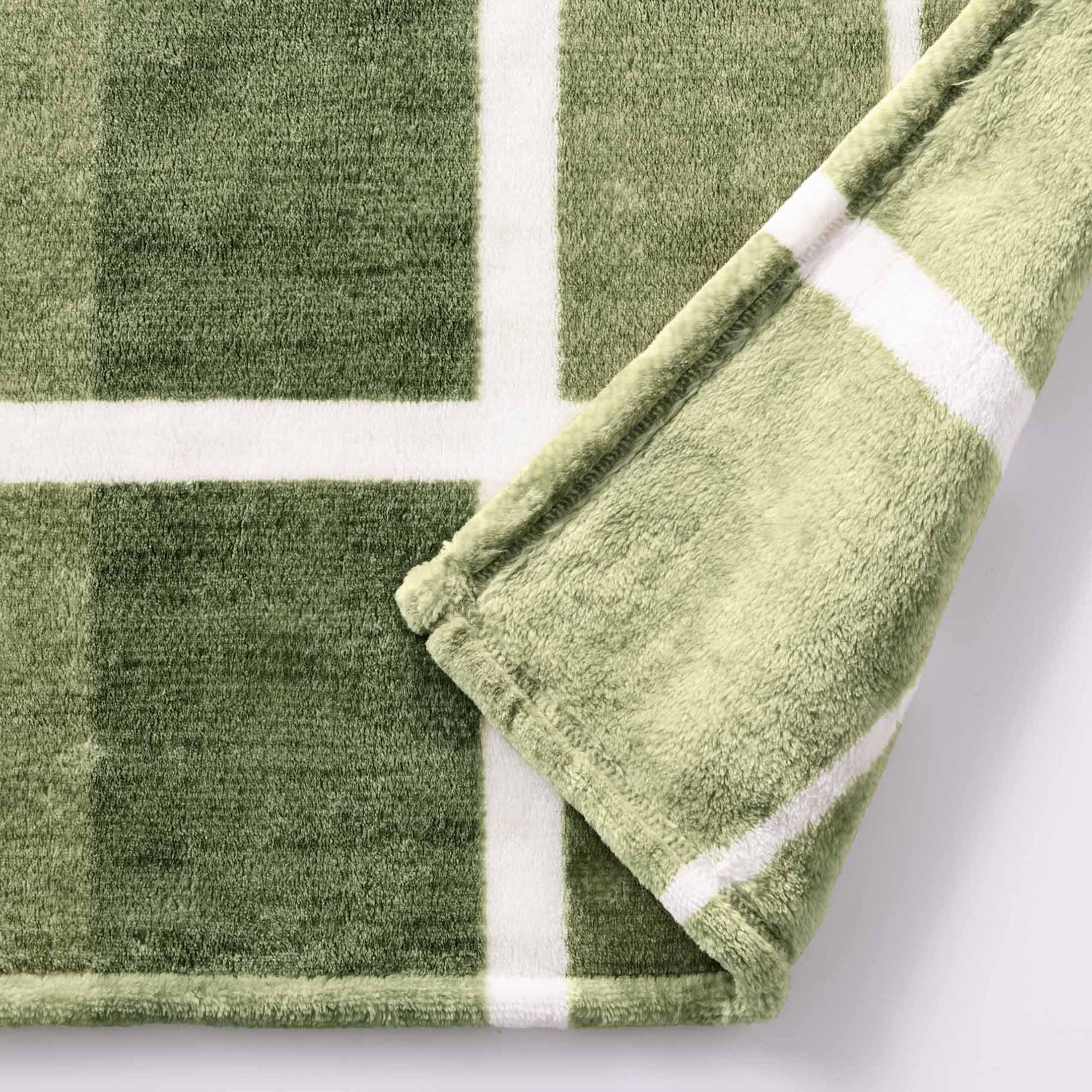 Better Homes & Gardens  Printed Heavyweight Ultra  Plush Adult Throw, 50” x 72”,  Green Plaid
