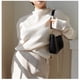 thumbnail image 5 of Bolso Clutch Tote VODIU 2 Correas Extraíbles Color Blanco y Negro, 5 of 7