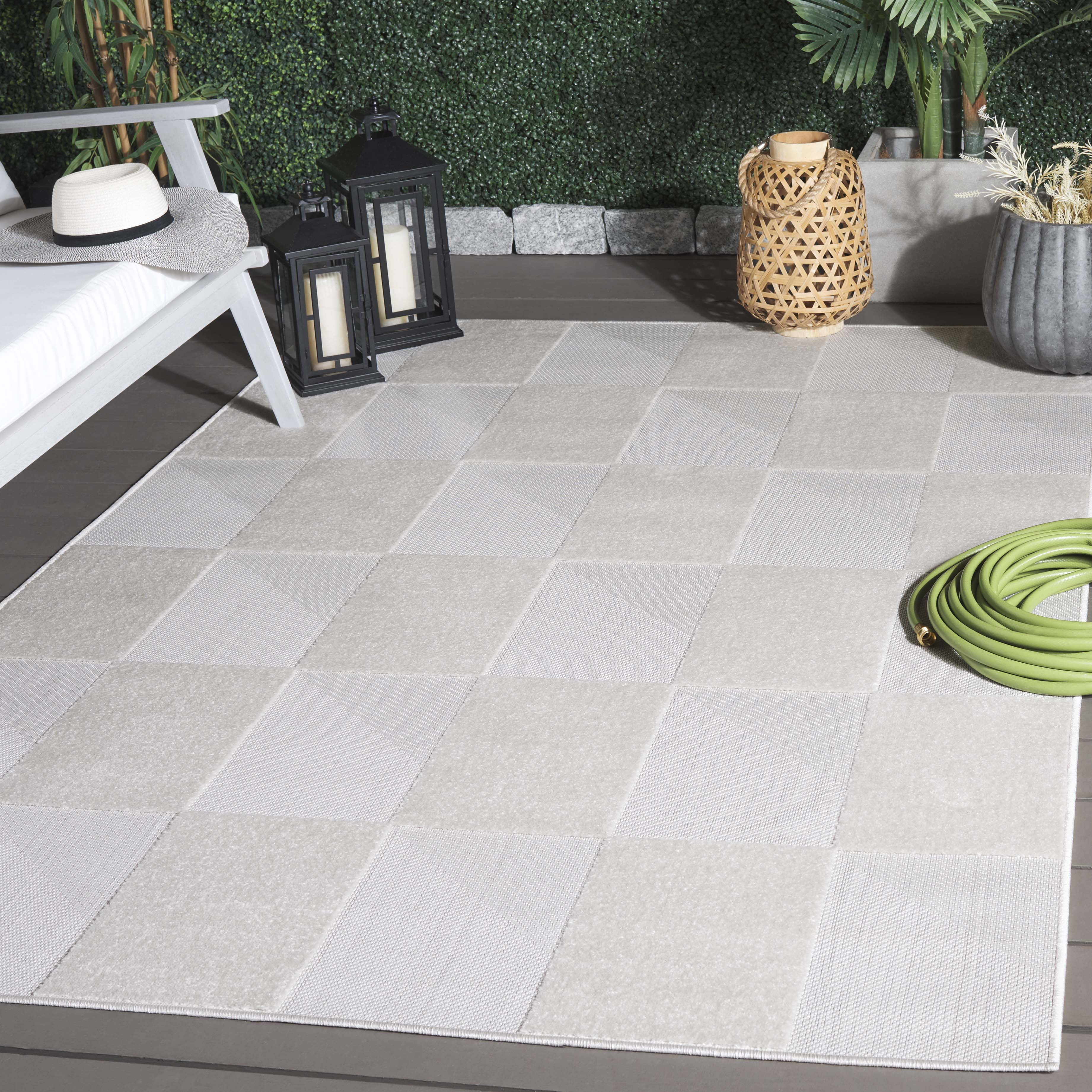 SAFAVIEH Stella Baldwin Checkered Indoor/Outdoor Area Rug, Ivory, 8'2" x 10'