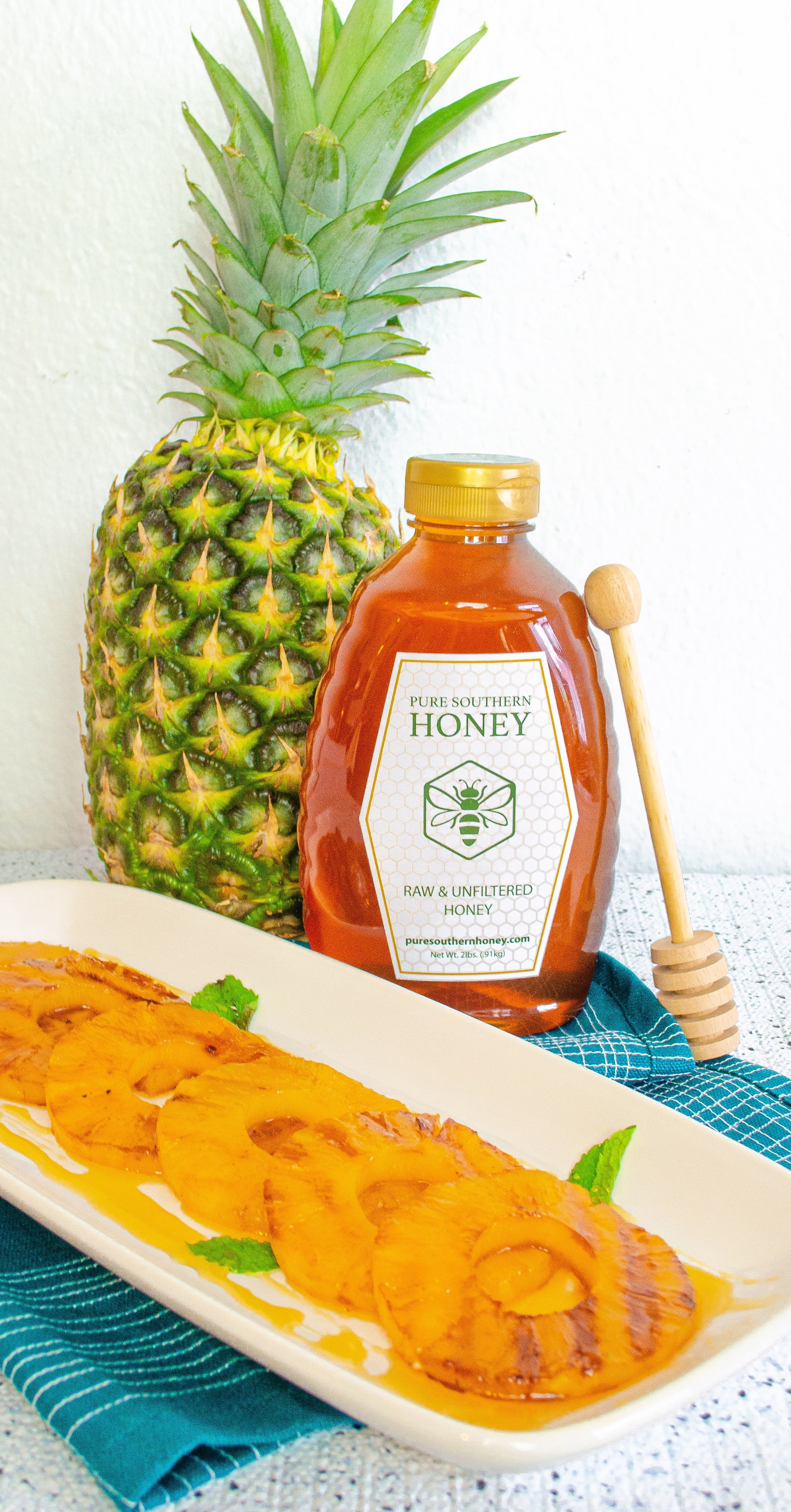 100% USA-Made Raw Unfiltered Honey, Pure Southern Honey [2 lb], All-Natural Sweetener-Squeeze Bottle
