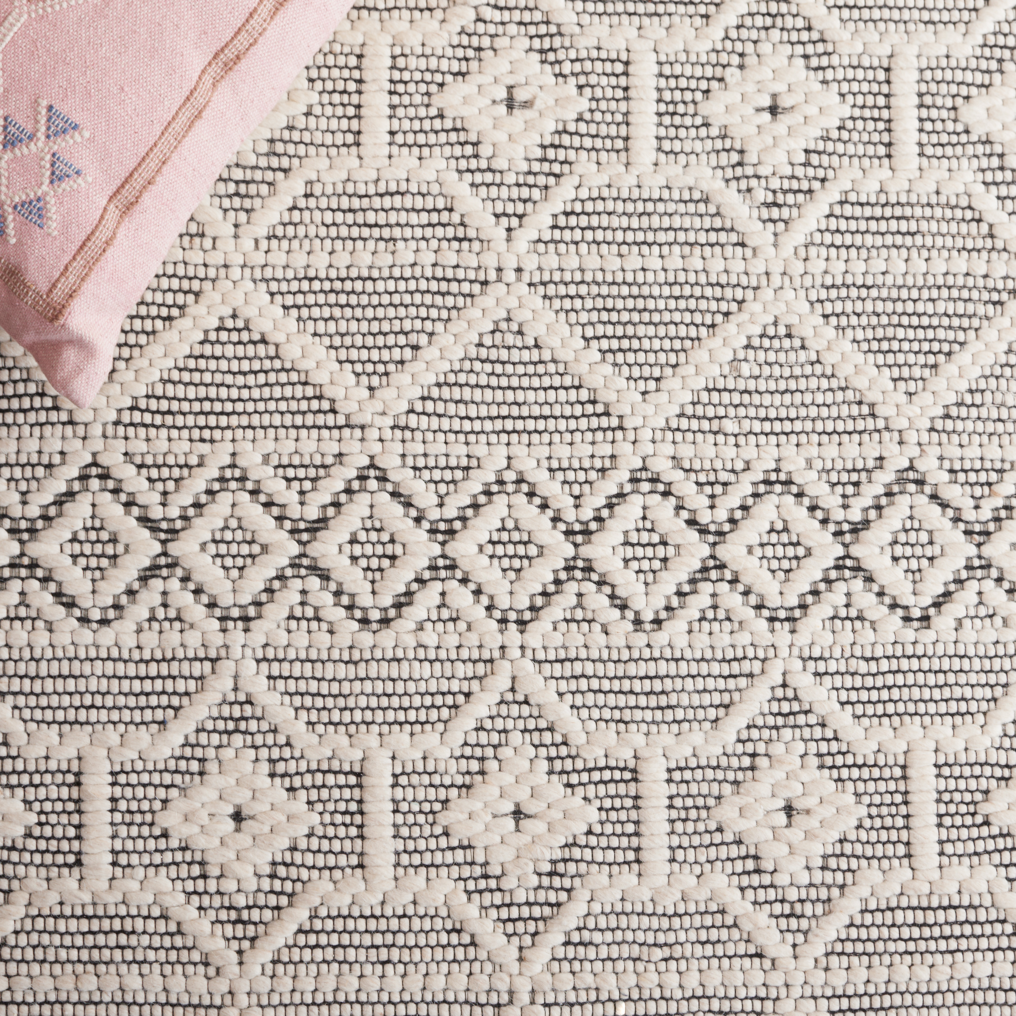 SAFAVIEH Marbella Freddy Southwestern Area Rug, Gray/Ivory, 4' x 6'