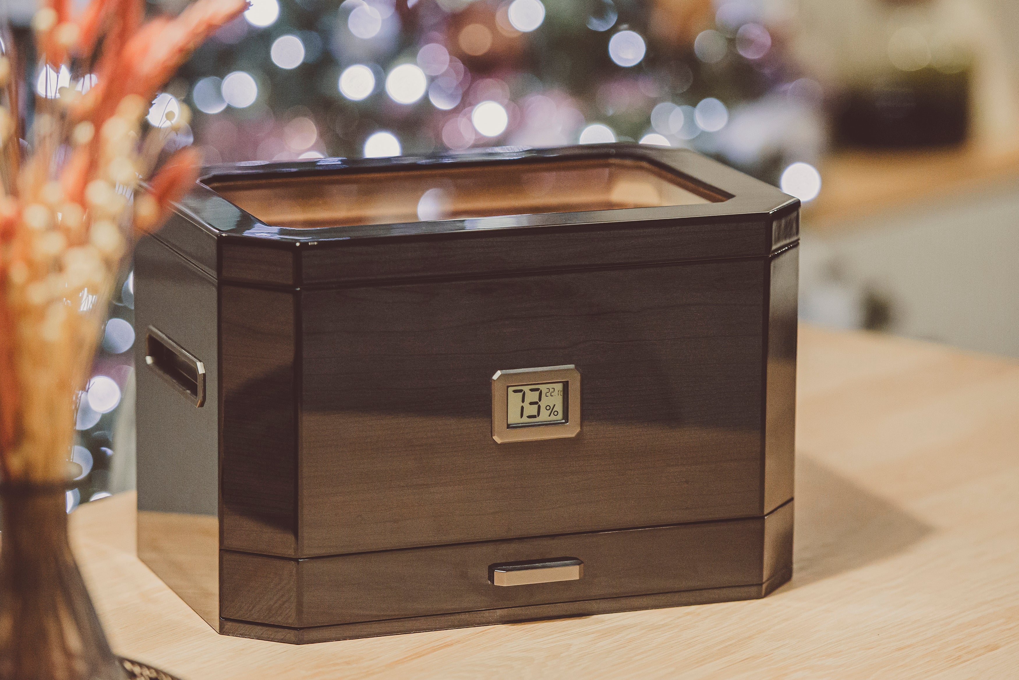 Octodor Large Black Piano Finish Glass Top Cedar Humidor Holds (50-100 Cigars) by Case Elegance
