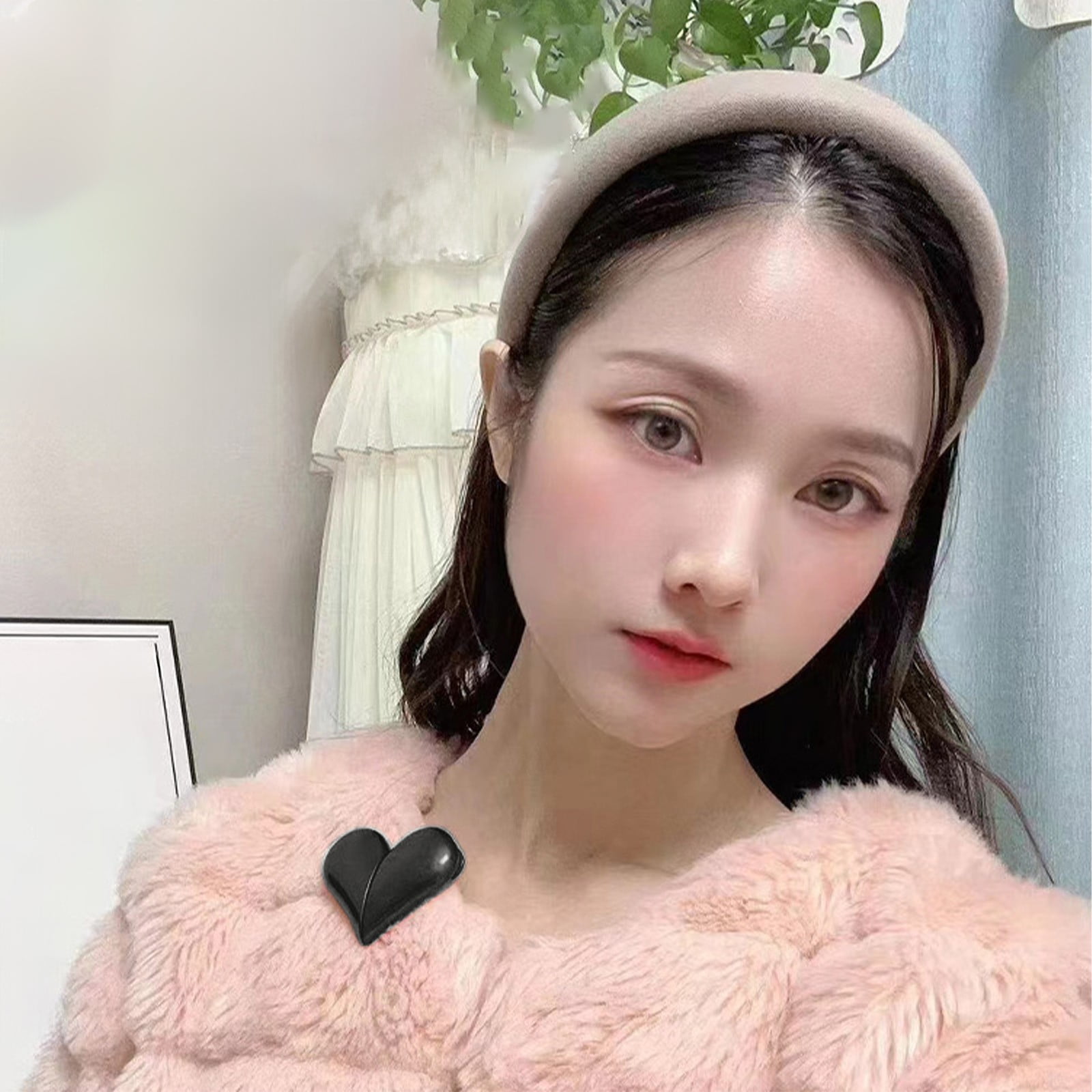 Viflosae 2.4g Wireless Lavalier Microphone Portable Clip on Deformation Heart Shaped Condenser Mic for Outdoor Live Streaming Long Battery Valentine’s Day Gift for Video Recording Vlogging