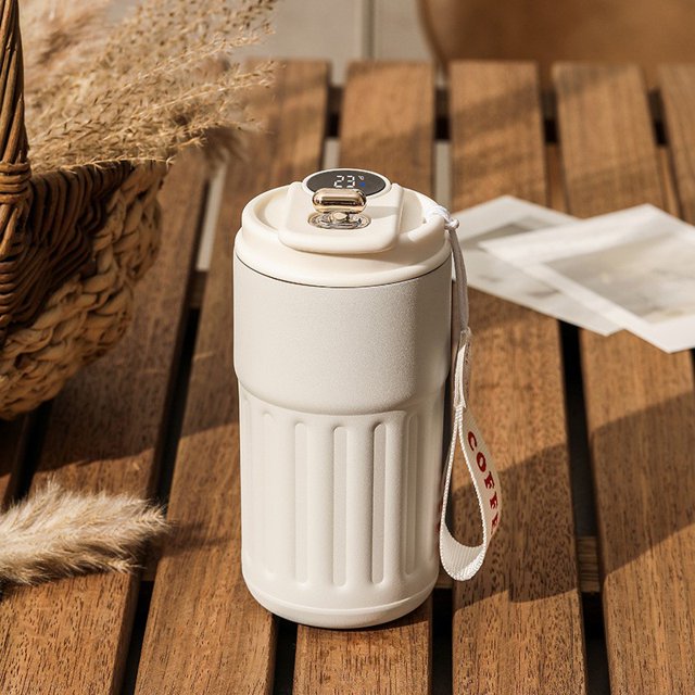 Nueva taza de café Taza termo de acero inoxidable 316 Taza de agua de doble capa para hombres y mujeres de alto valor de color Taza de regalo portátil que acompaña