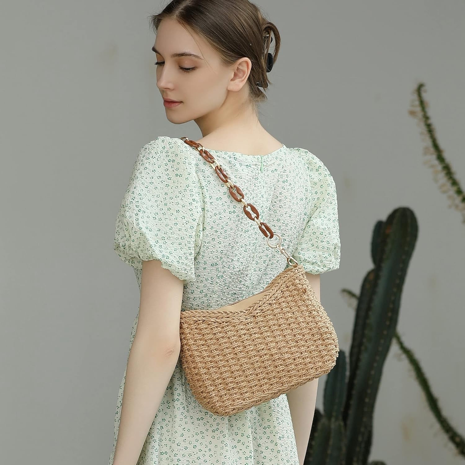 Small Handmade Straw Pocketbook Crossbody Bag for Women, Summer Chic Woven Handbag Shoulder Purse with Chain