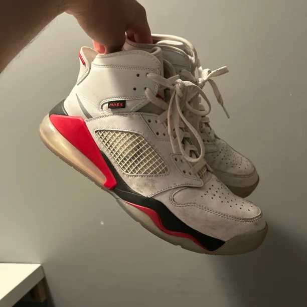 A i r-Jor-dan Mars 270 Fire Red Men's Sneakers Size 9.5 With Box
