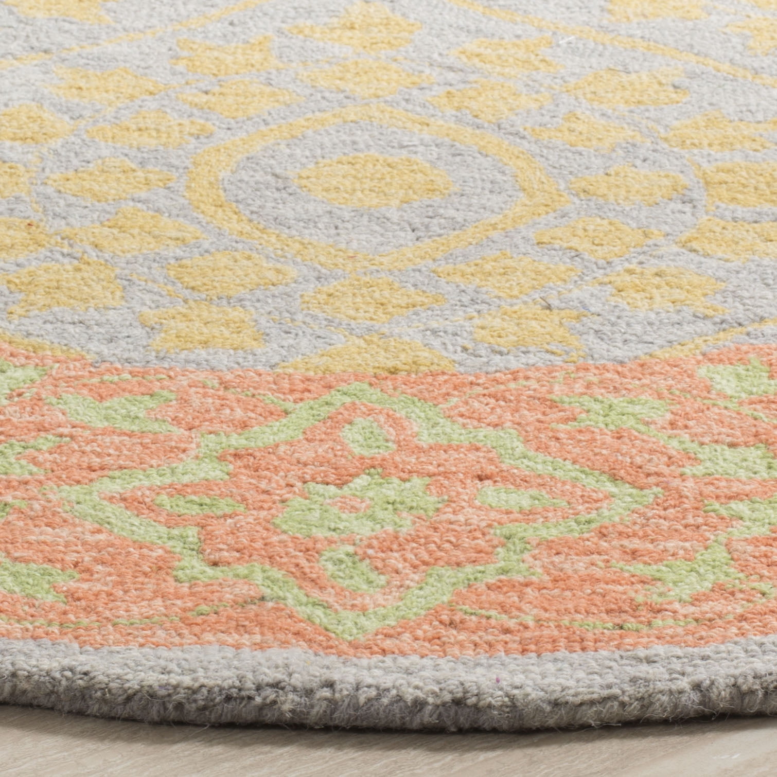 SAFAVIEH Suzani Endika Floral Bordered Area Rug, Orange/Silver, 5' x 5' Round
