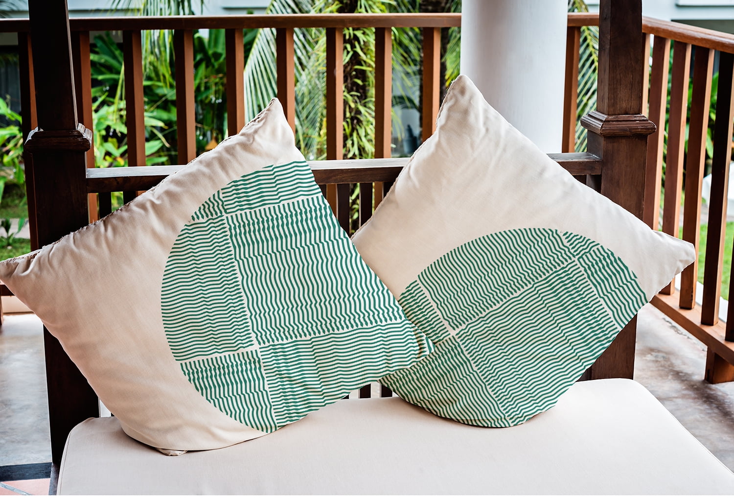 16" x 16" Simply Daisy Big Circle Indoor/Outdoor Pillow, Kelly Green Qty 1