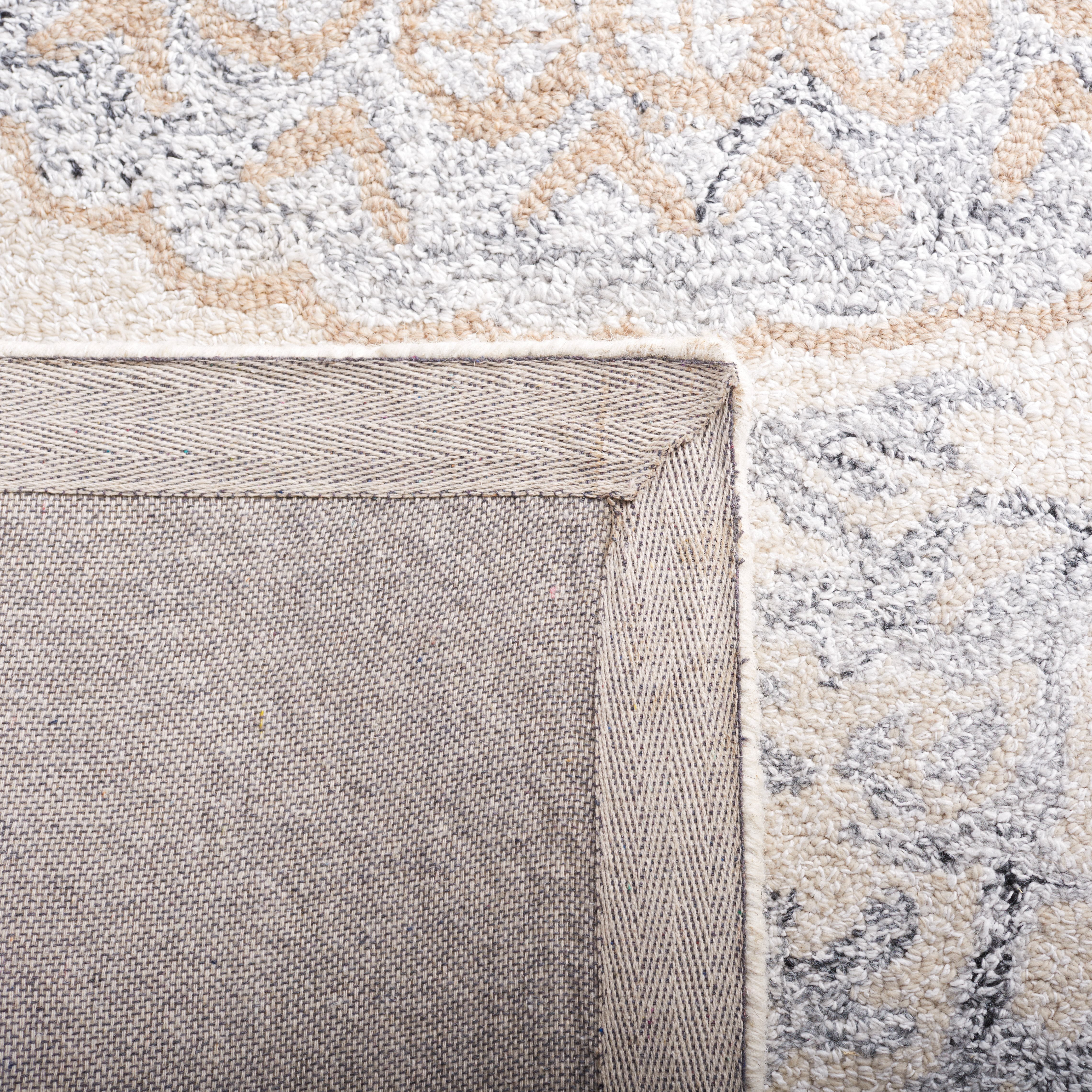 SAFAVIEH Marquee Clematis Medallion Area Rug, Beige/Grey, 4' x 6'