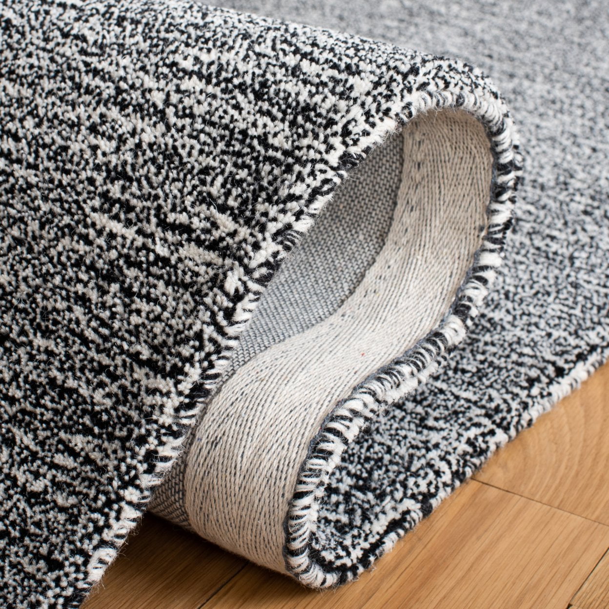 SAFAVIEH Metro Jocin Distressed Area Rug, Black/Ivory, 4' x 6'