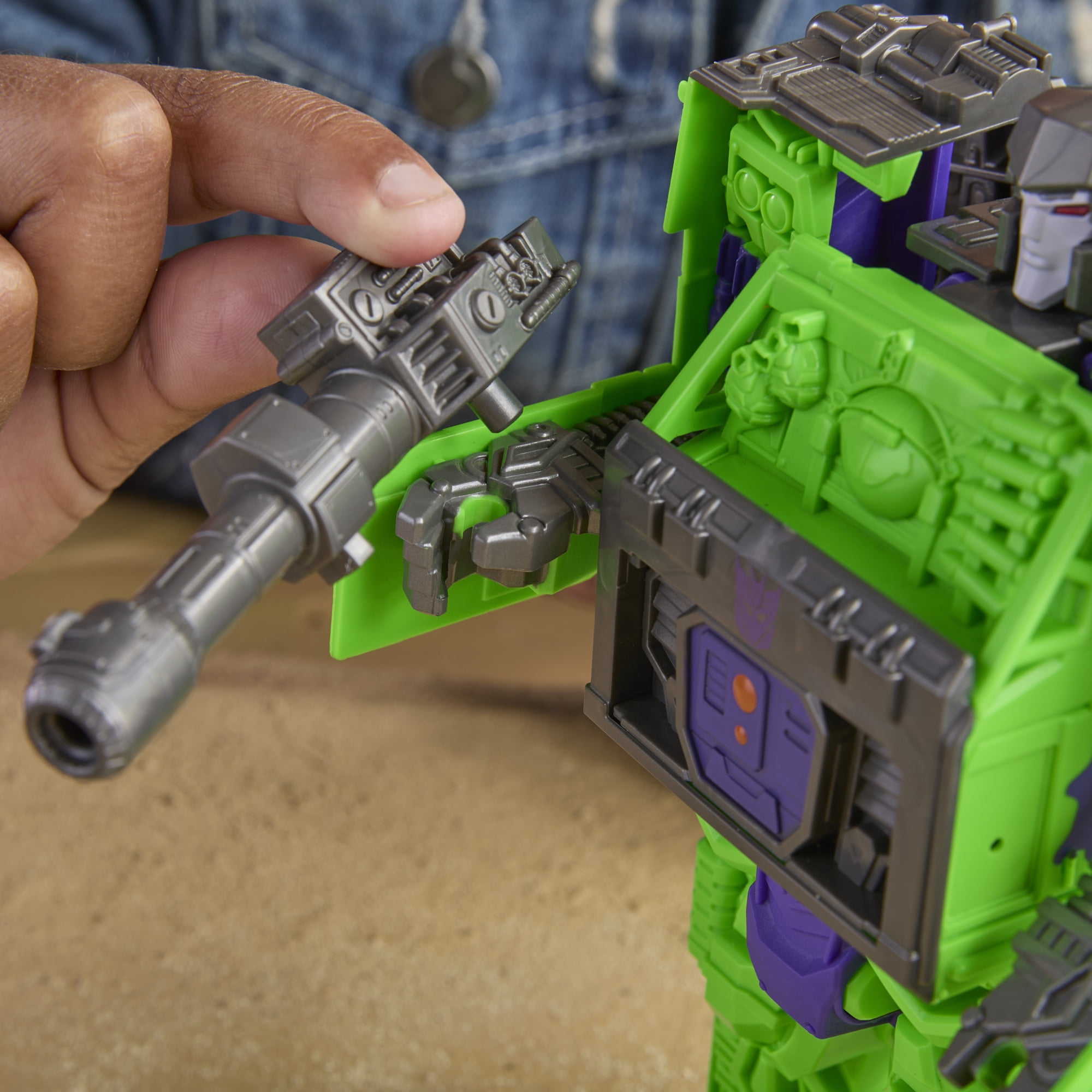 Transformers CYBERWORLD Ultimate Cyber Changers Megatron Action Figure
