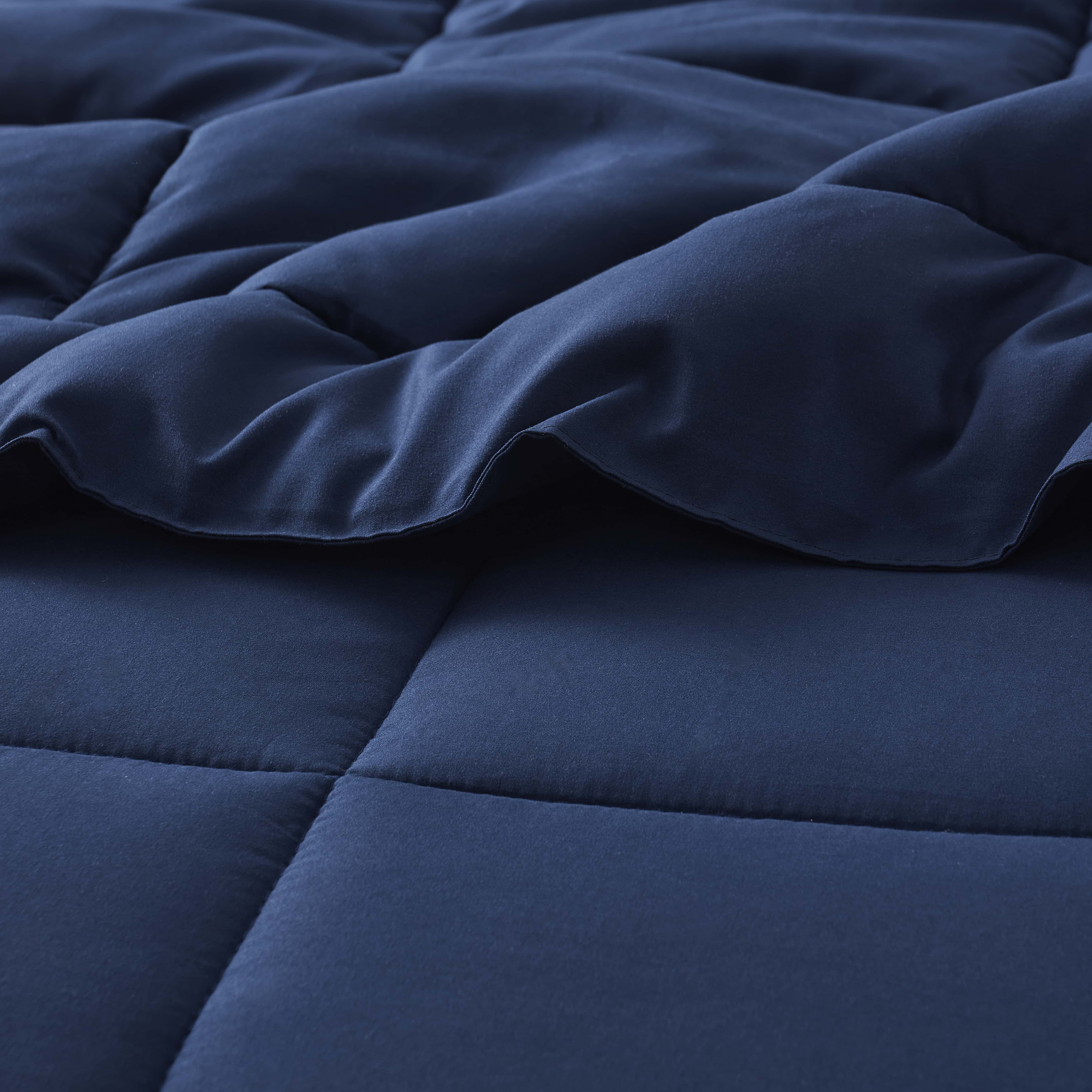 LammaLoe Oversized King Comforter, Quilted Down Alternative Comforter, All Season Duvet Insert with Corner Tabs, Navy