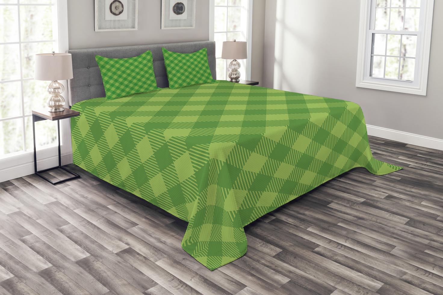 Irish Bedspread Set, Retro Pattern in Vivid Green Cultural Fashionable