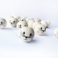 thumbnail image 2 of 20 cuentas de madera de loto, fondo de color madera, cara de gato, 2 of 3