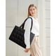 thumbnail image 2 of Bolso tote acolchado LOVEVOOK para laptop de 17" en negro, 2 of 6