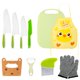 thumbnail image 1 of Cuchillo de cocina de madera Grusce para niños. El juego incluye un cuchillo de madera seguro para niños, cuchillo de plástico con bordes dentados, cortador de sándwiches y tabla de cortar., 1 of 8