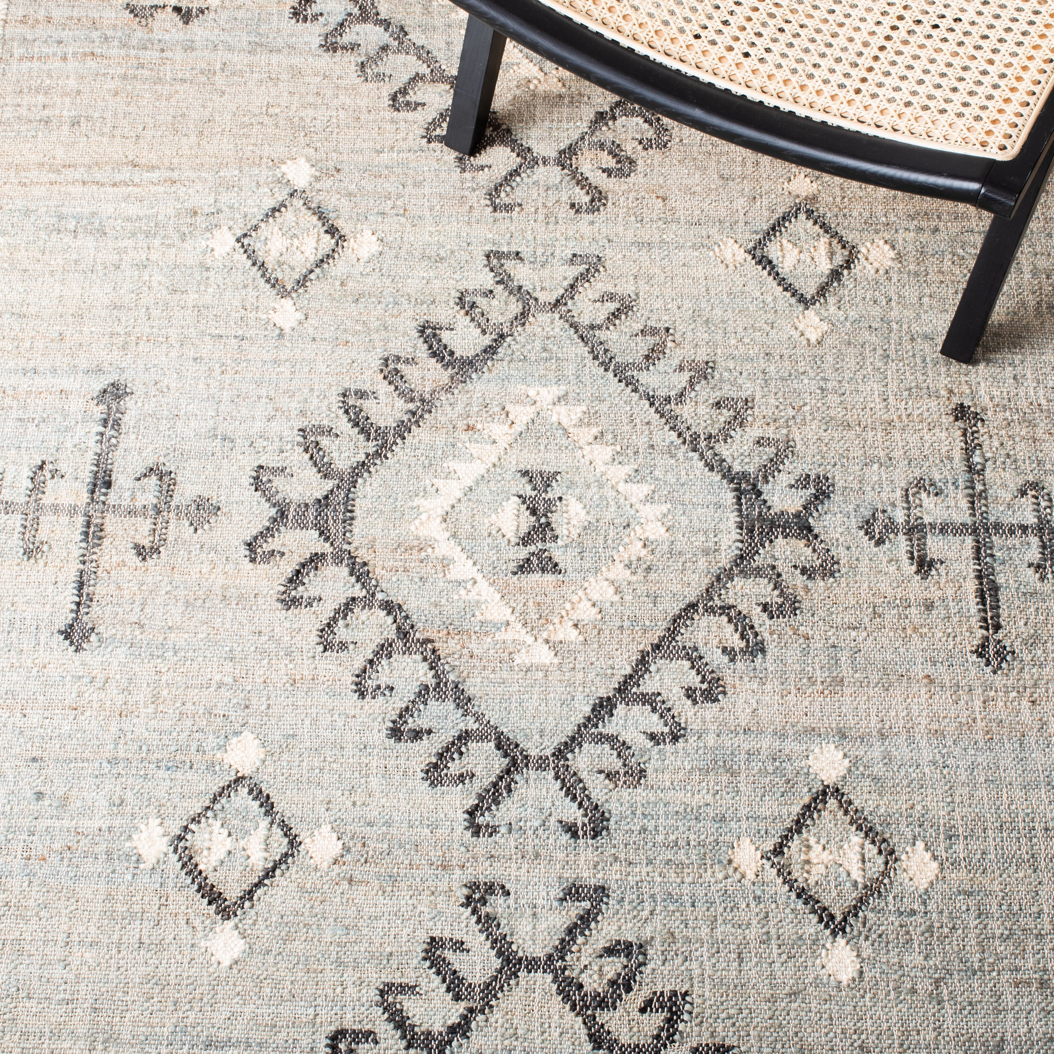 SAFAVIEH Kilim Lisette Tribal Area Rug, Blue/Black, 7' x 7' Round